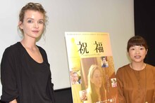 左からアンナ・ザメツカ、呉美保。