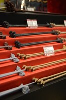 フォーカートブースより、「ゴジラフィギュア箸」。