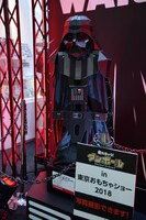 ショウワノートブースより、「着れちゃう！ダンボール ダース・ベイダー編」。