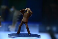 バンダイブースの食玩コーナーより、「想造ガレリア ロボット兵 FULL ACTION Ver.（MECHANICAL CLEAR）＆ムスカ FULL ACTION Ver.」のムスカ。