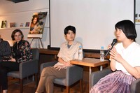 左からカルラ・シモン、広瀬奈々子、藤村明世。