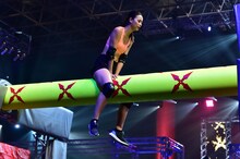 REDステージに挑む高橋ユウ。