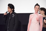 前列左から永瀬正敏、ジュリエット・ビノシュ。