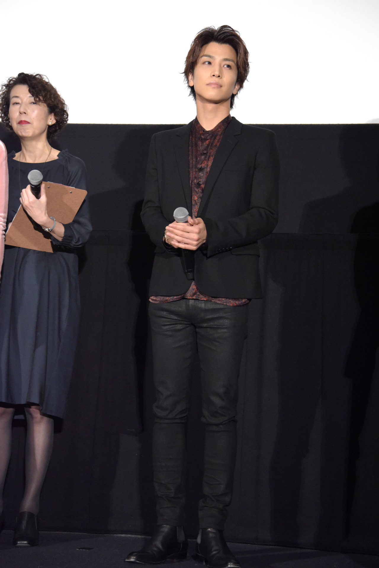 岩田剛典（右）