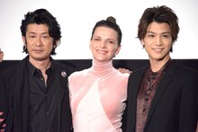 左から永瀬正敏、ジュリエット・ビノシュ、岩田剛典。