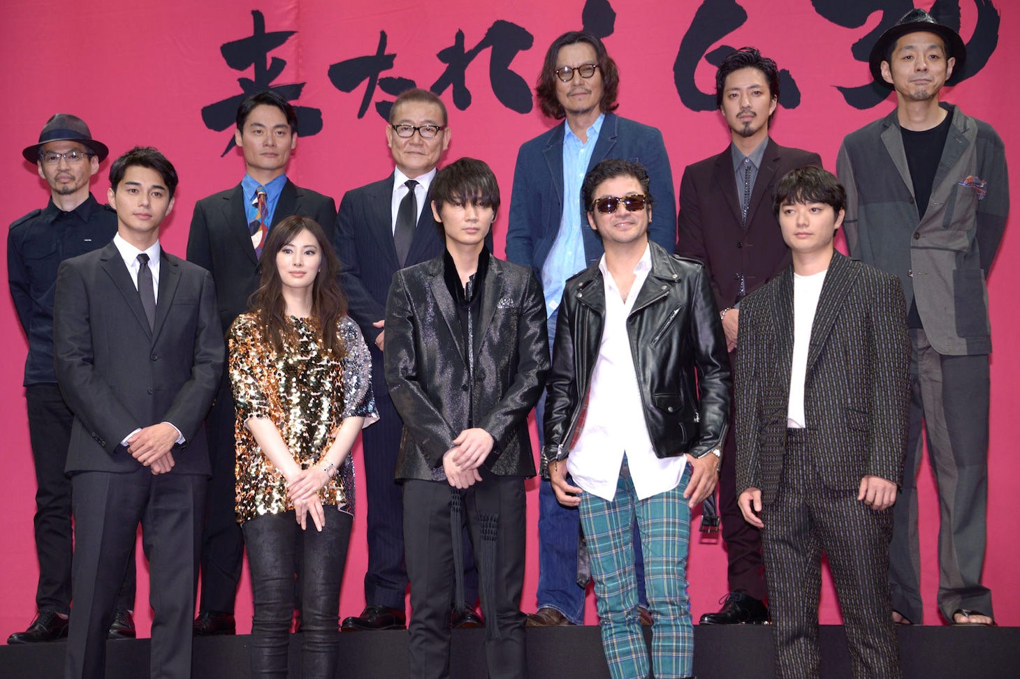 「パンク侍、斬られて候」完成披露イベントにて、前列左から東出昌大、北川景子、綾野剛、浅野忠信、染谷将太。後列左から石井岳龍、近藤公園、國村隼、豊川悦司、若葉竜也、宮藤官九郎。