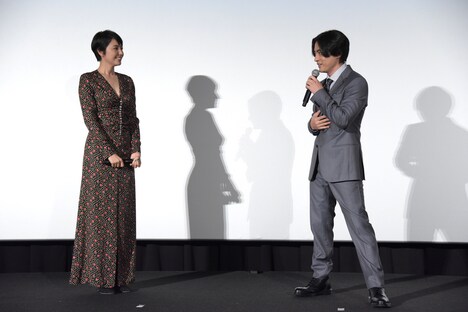 左から長澤まさみ、山田孝之。
