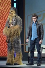 左からチューバッカ、オールデン・エアエンライク。