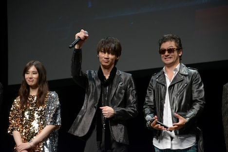 左から北川景子、綾野剛、浅野忠信。