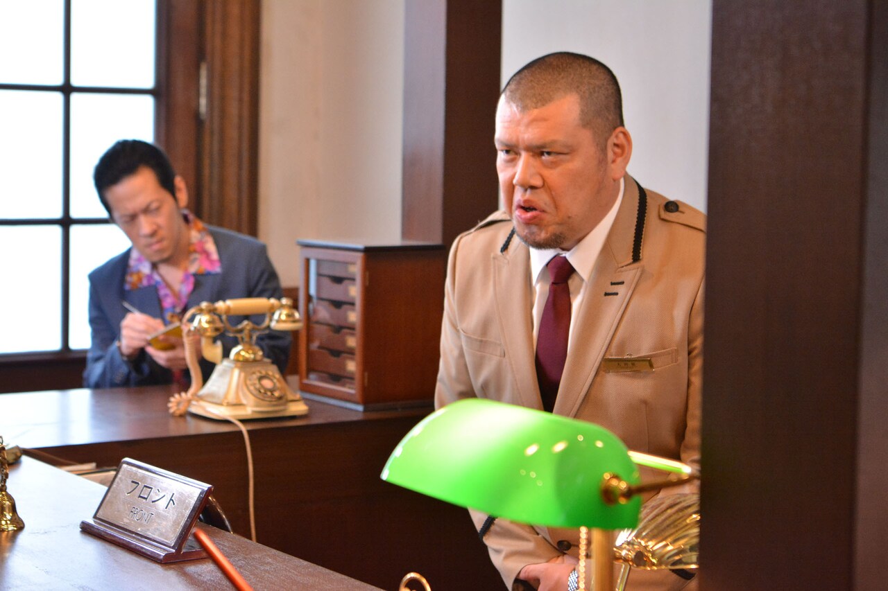 左からペンギンズ・アニキ、野性爆弾くっきー。(c)日本テレビ