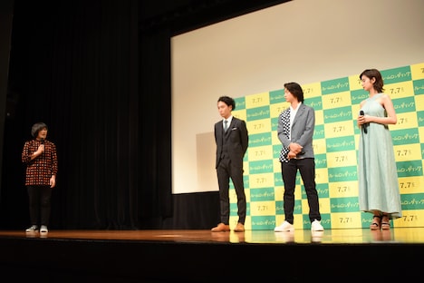 「事故物件に住んでいてよかったこと」クイズに挑戦する登壇者たち。