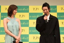 左から池田エライザ、オダギリジョー。