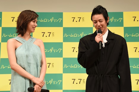 左から池田エライザ、オダギリジョー。