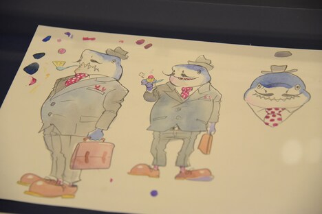 「夜明け告げるルーのうた」展示の様子。