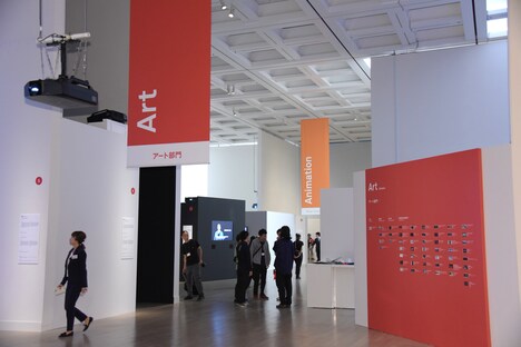 「第21回文化庁メディア芸術祭 受賞作品展」の様子。