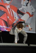 バク宙する元木聖也。