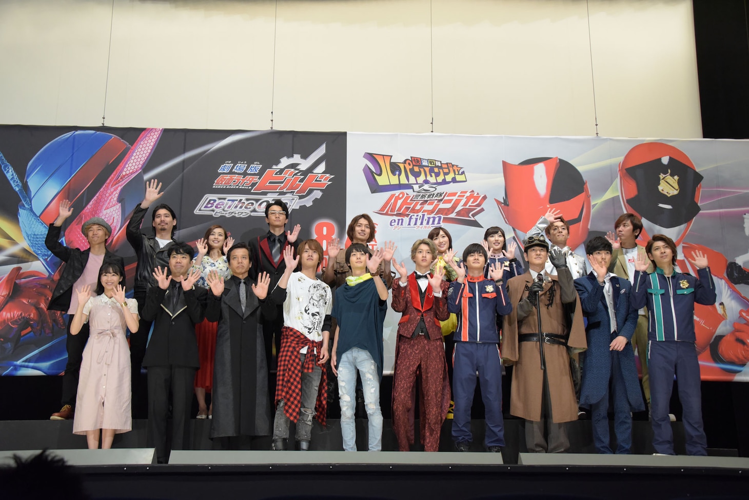 「劇場版 仮面ライダービルド Be The One」「快盗戦隊ルパンレンジャーVS警察戦隊パトレンジャー en film」製作発表会見の様子。