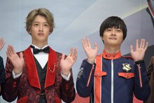 左から伊藤あさひ、結木滉星。