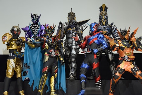 「劇場版 仮面ライダービルド Be The One」製作発表会見の様子。