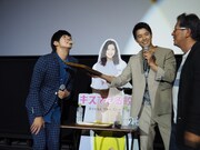 「キスできる餃子」舞台挨拶の様子。