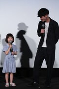 「演技をしているときの高良さんは怖い怖い幽霊みたいでした」と話す佐々木みゆ（左）と、高良健吾（右）。