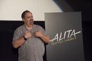 映画「アリータ：バトル・エンジェル」のプレゼンテーションに参加したジョン・ランドー。