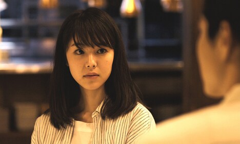 唐田えりか演じる朝子。