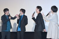 「劇場版ドルメンX」の初日舞台挨拶の様子。