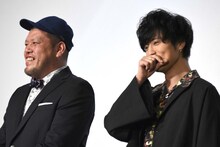 左からくっきー、桐山漣。