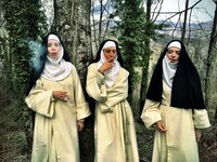 「天使たちのビッチ・ナイト」 (c)2016 NUNZ, LLC   All Rights Reserved.