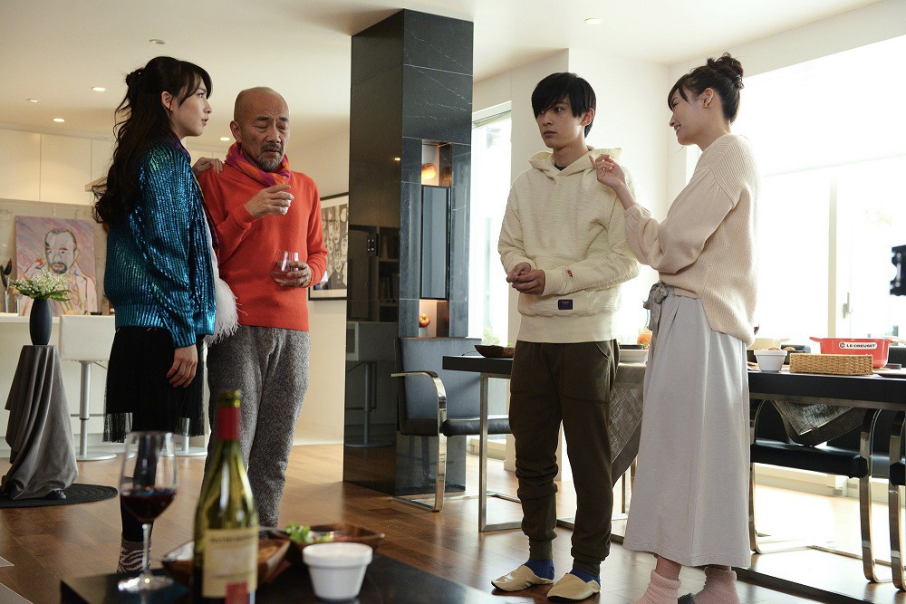 「レオン」 (c)清智英・大倉かおり/講談社・2018映画「レオン」製作委員会