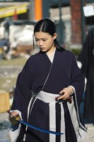 「映画 BLEACH 写真集 DEATHBERRY DAYS DOCUMENT」より。（撮影：菊池修）