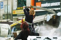 「映画 BLEACH 写真集 DEATHBERRY DAYS DOCUMENT」より。（撮影：菊池修）