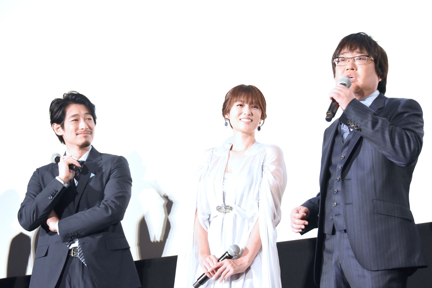 「空飛ぶタイヤ」公開記念舞台挨拶の様子。