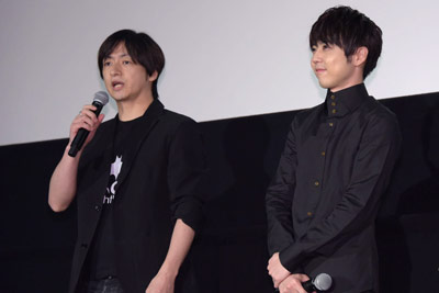 左から水崎淳平監督、梶裕貴。