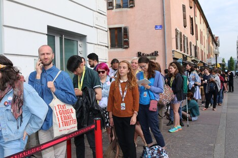 会場の外の様子。