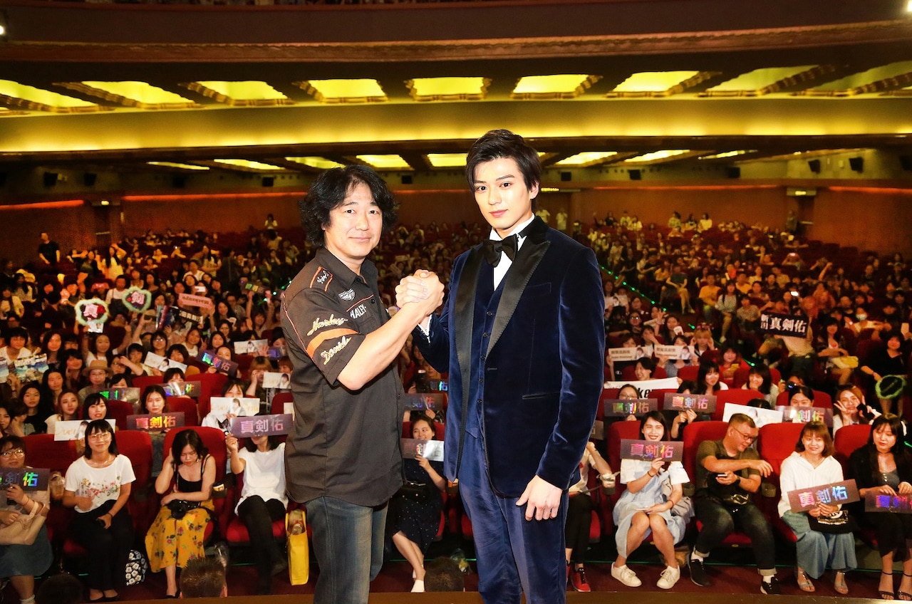 新田真剣佑が「OVER DRIVE」携え上海へ、「兄貴の分まで楽しんでます！」