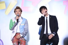 左から佐藤大樹、竹内涼真。