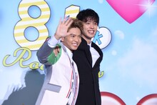 左から佐藤大樹、竹内涼真。