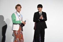 左から佐藤大樹、竹内涼真。