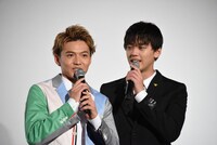 ネタバレをしそうになり、慌てる佐藤大樹（左）。