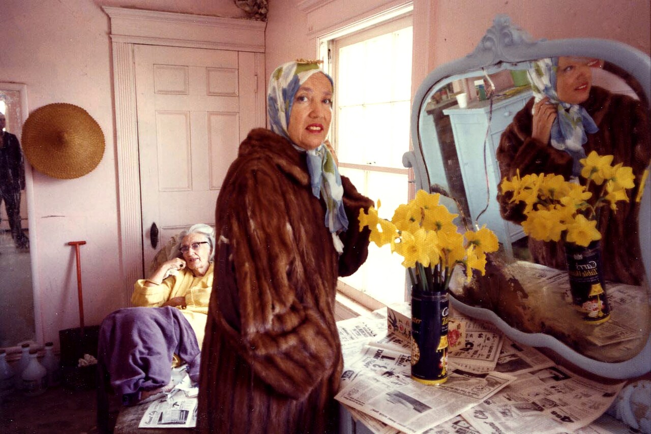 記録映画「グレイ・ガーデンズ」リトル・イディのファッションも楽しめる予告編