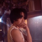 池松壮亮が尾崎豊スタイルに!白Tシャツの袖まくり姿収めた「君が君で君だ」新写真
