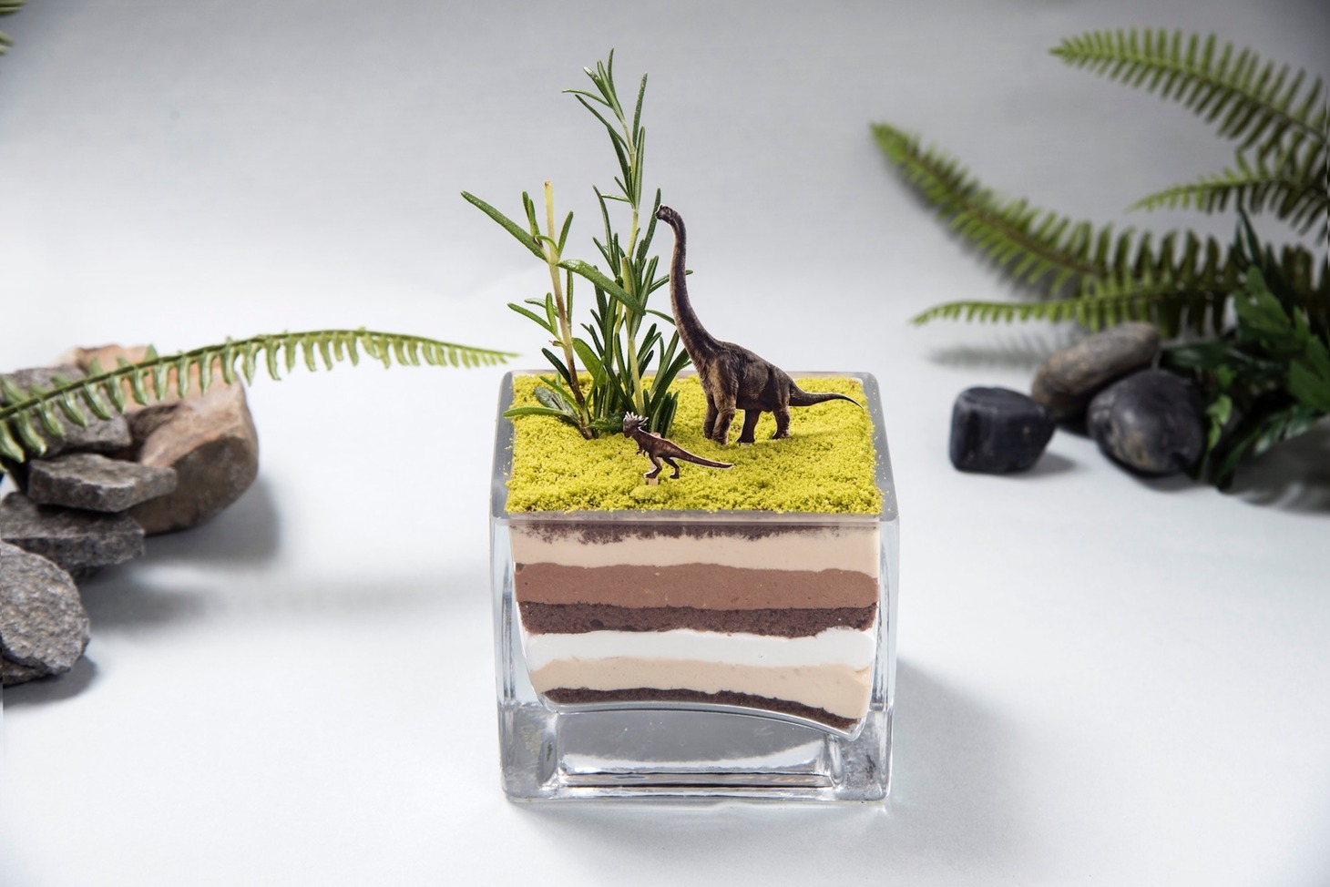 「地層パフェ～草食恐竜の大平原～」（1285円）