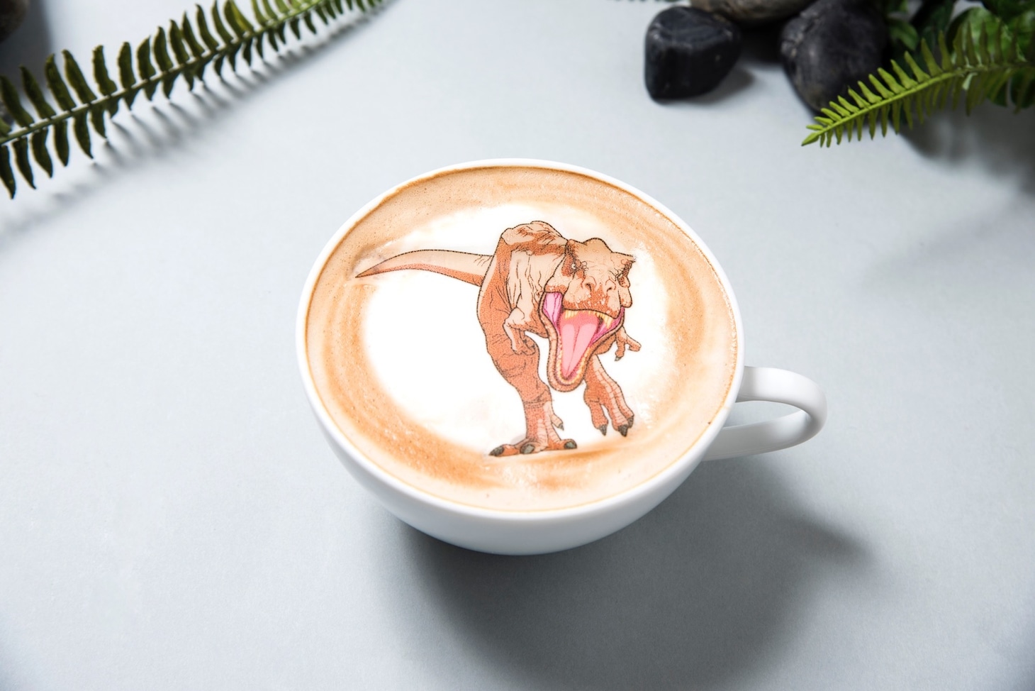 「ダイナソーカフェラテ」（T-レックス / 853円）