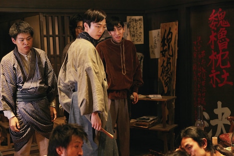 池田良演じる河合康左右。