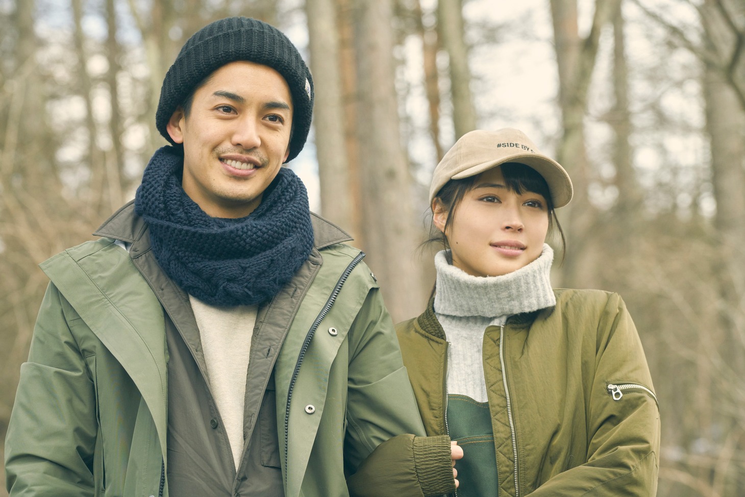 「旅猫リポート」より、大野拓朗演じる杉修介（左）、広瀬アリス扮する千佳子（右）。