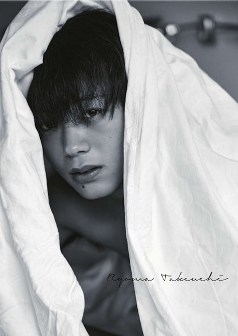 「竹内涼真写真展 unreleased -photo by Akinori Ito-」会場限定カバーの「Ryoma Takeuchi」(イメージ)。