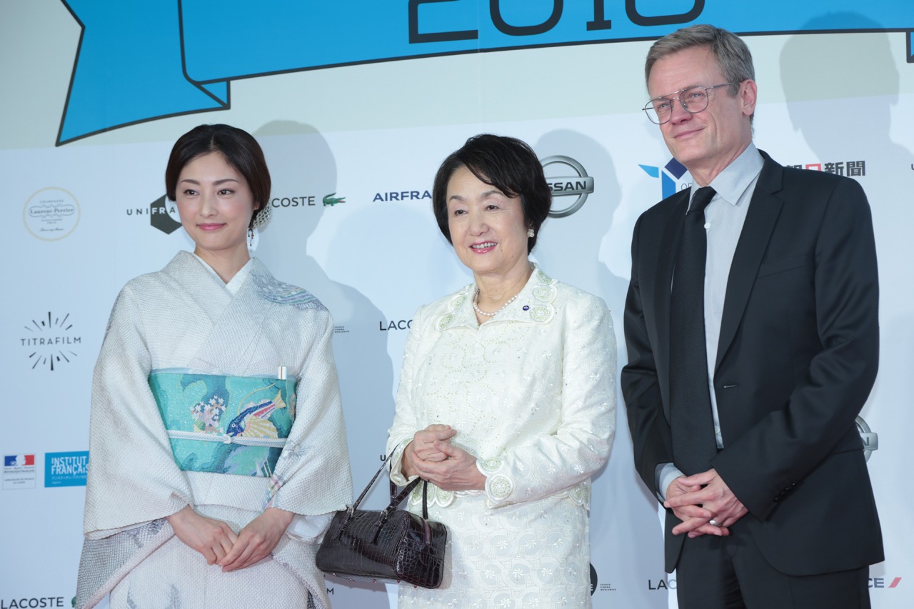 左から常盤貴子、林文子、ローラン・ピック。
