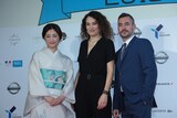 左から常盤貴子、コラリー・ファルジャ、グザヴィエ・ルグラン。